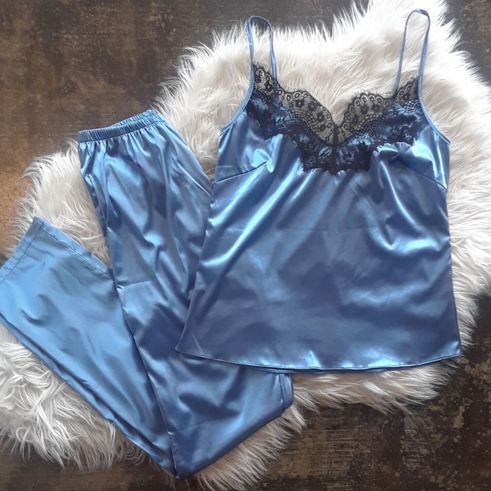 Leon Vivienne pajama set blue with black lace